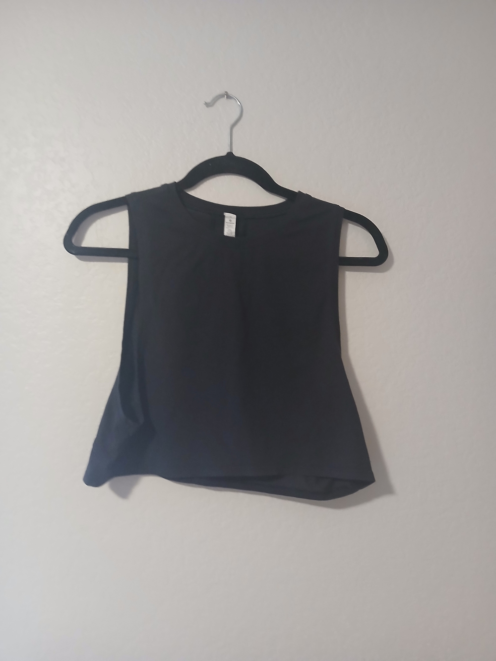 lululemon athletica Black Sleeveless Cropped Tank